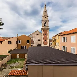 Forum 2br In Old Town Apartment